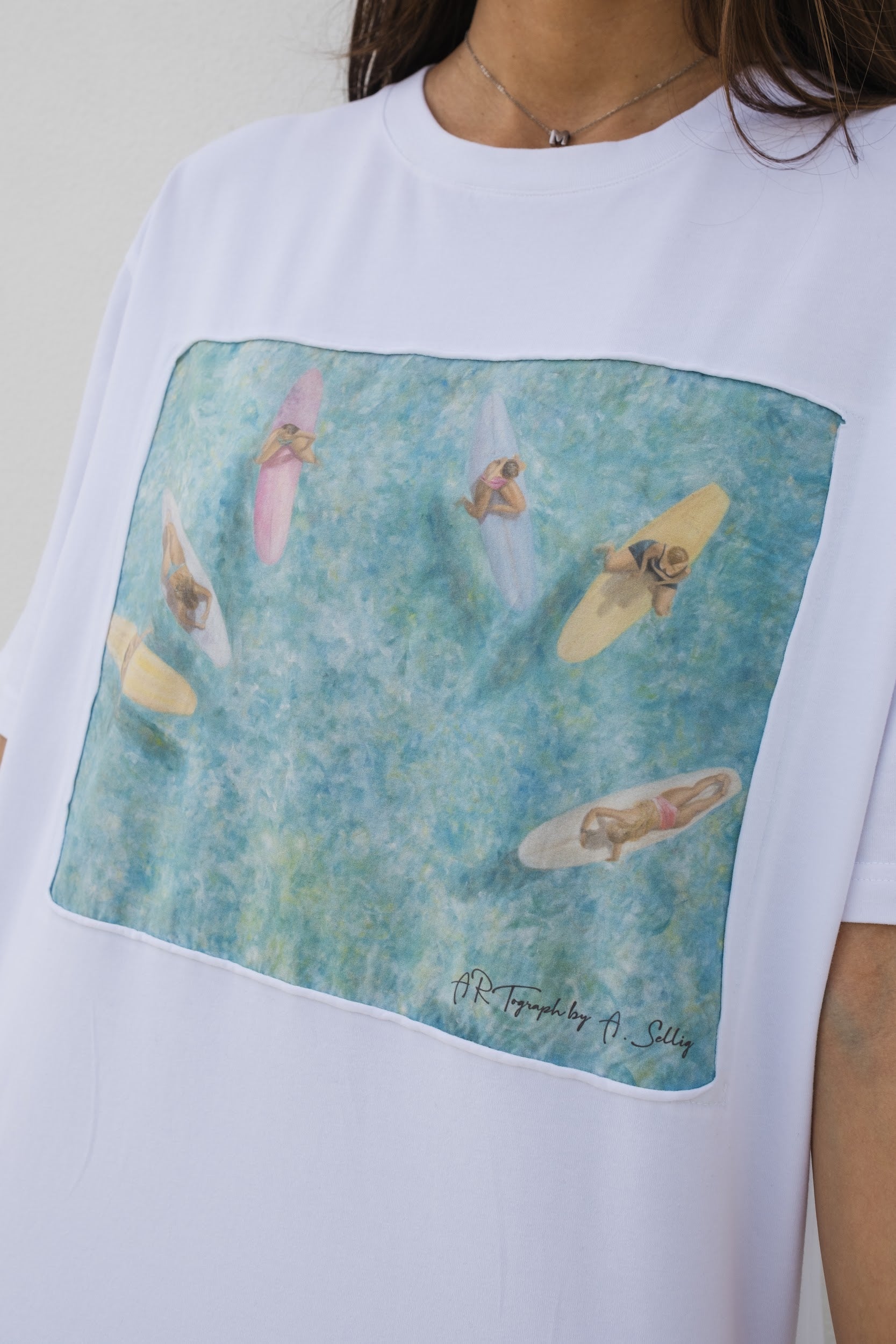 Waiting for waves T-Shirt