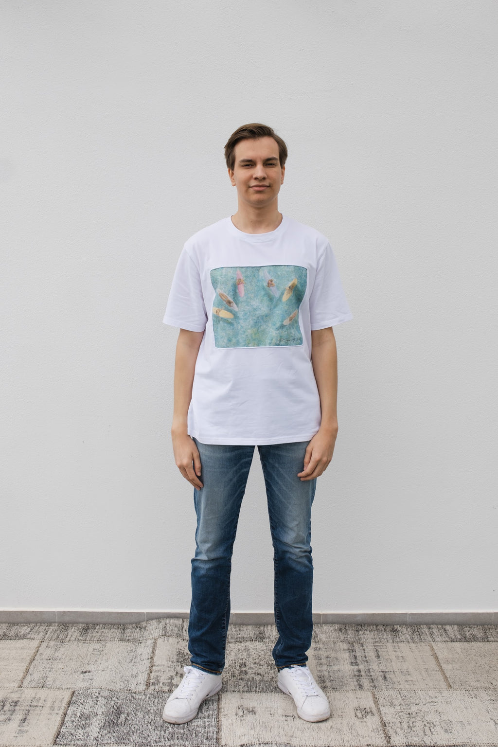 Waiting for waves T-Shirt