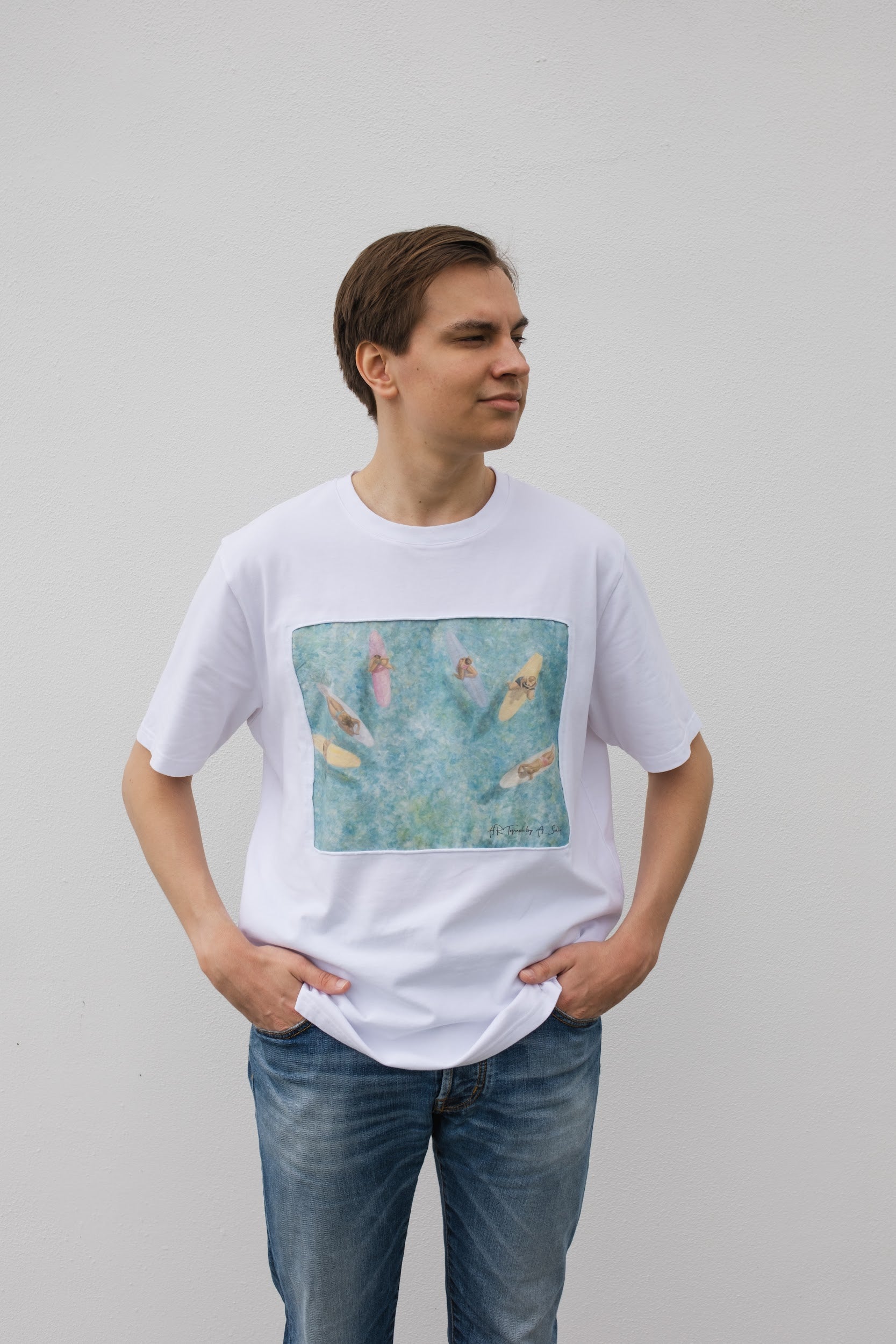 Waiting for waves T-Shirt