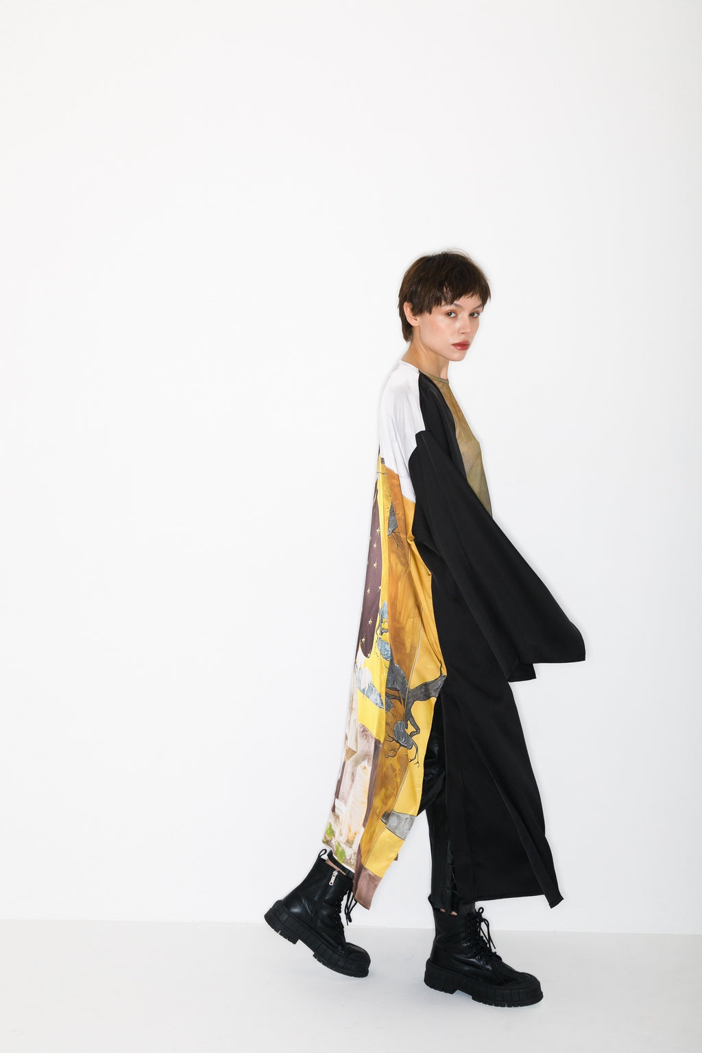 Scattered pears Kimono Black